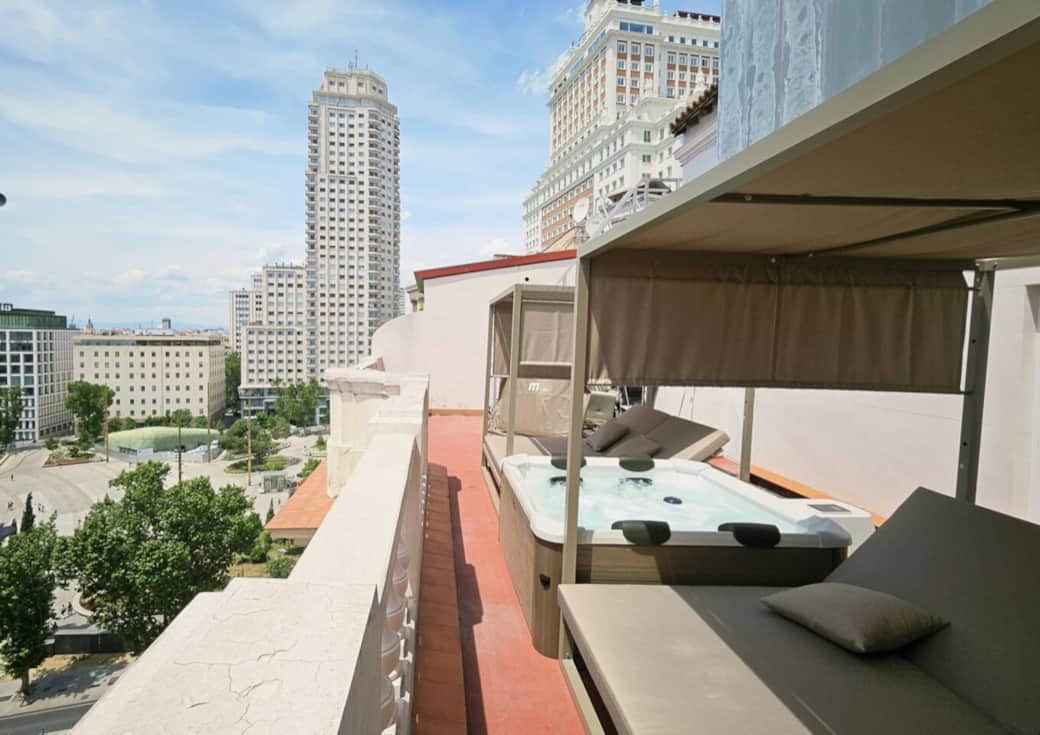 Access to the private sunroof terrace only available at p2lhomes