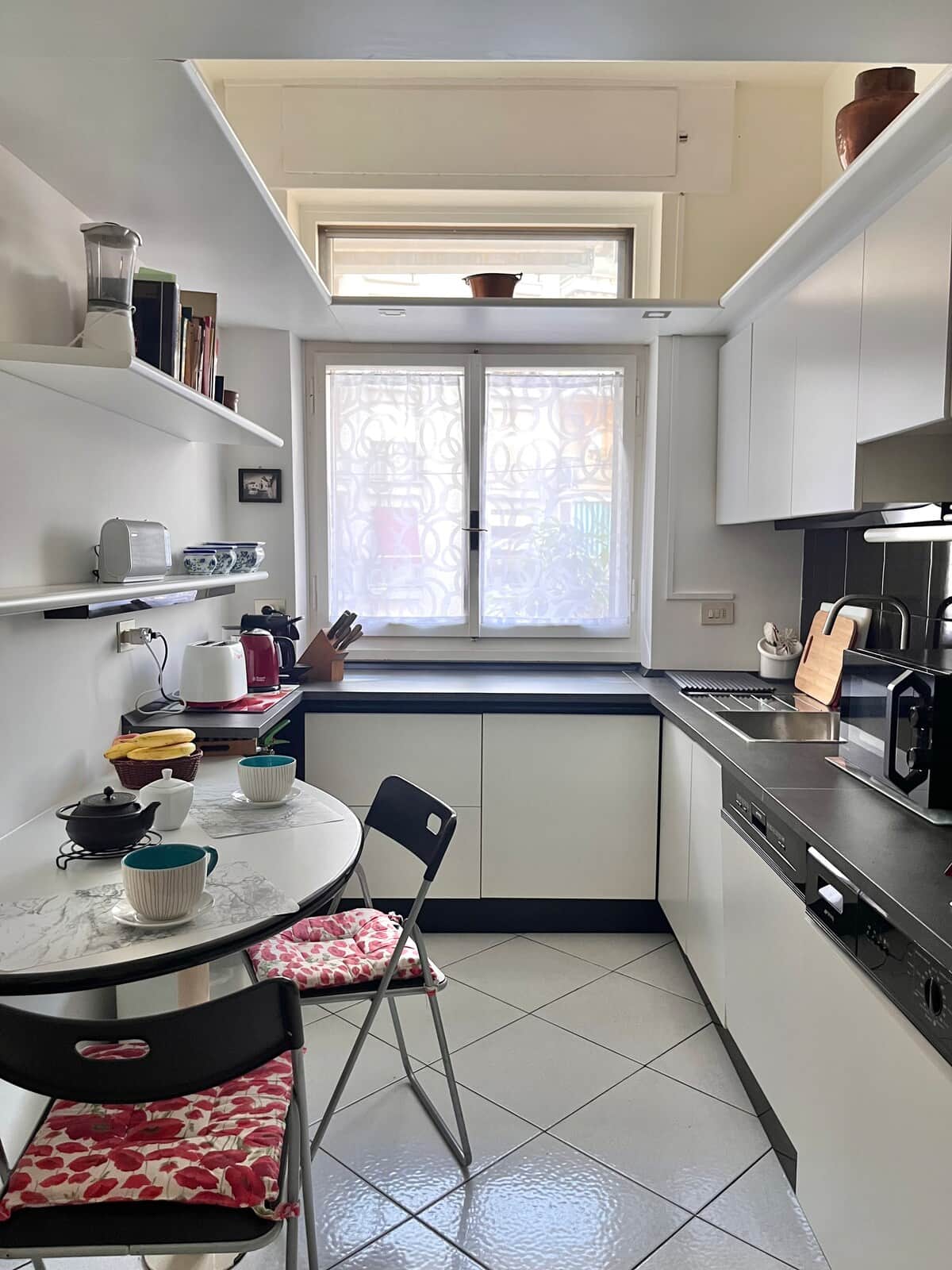 Cucina completamente attrezzata.