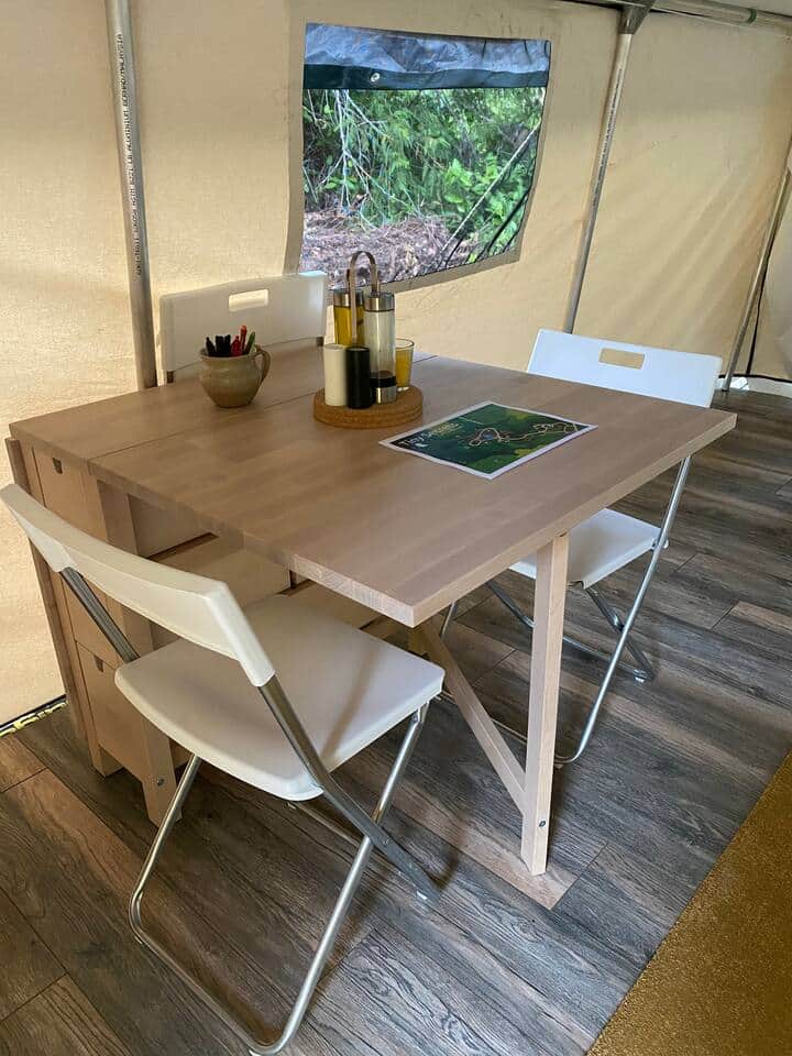 Expandable dining table with 3 chairs Expandable dining table with 3 chairs