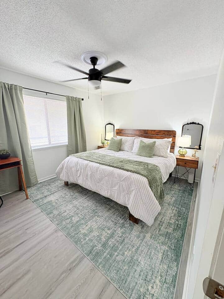 Spread out and enjoy a restful night’s sleep on a Zinus green tea memory foam mattress with medium firmness, enhanced by a 3” foam topper and 4 plush pillows. There is a large closet for storage and a desk & chair to make this a comfortable workspace