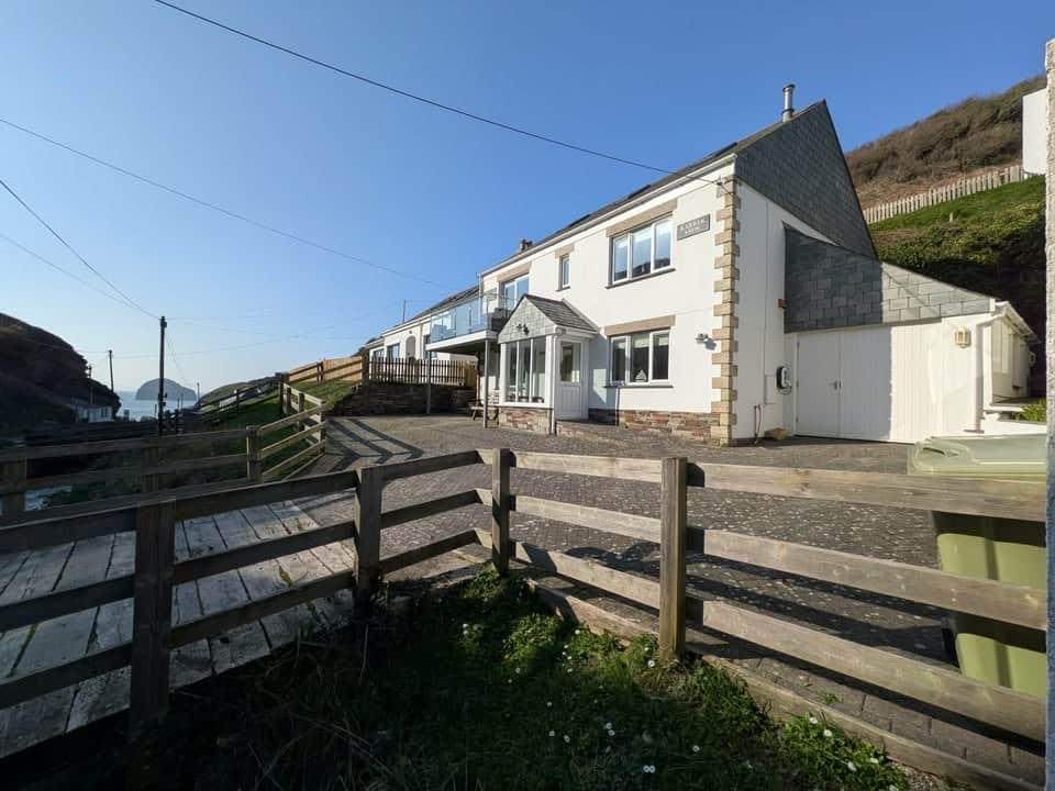Karrek View - Trebarwith Strand Holiday Accommodation 