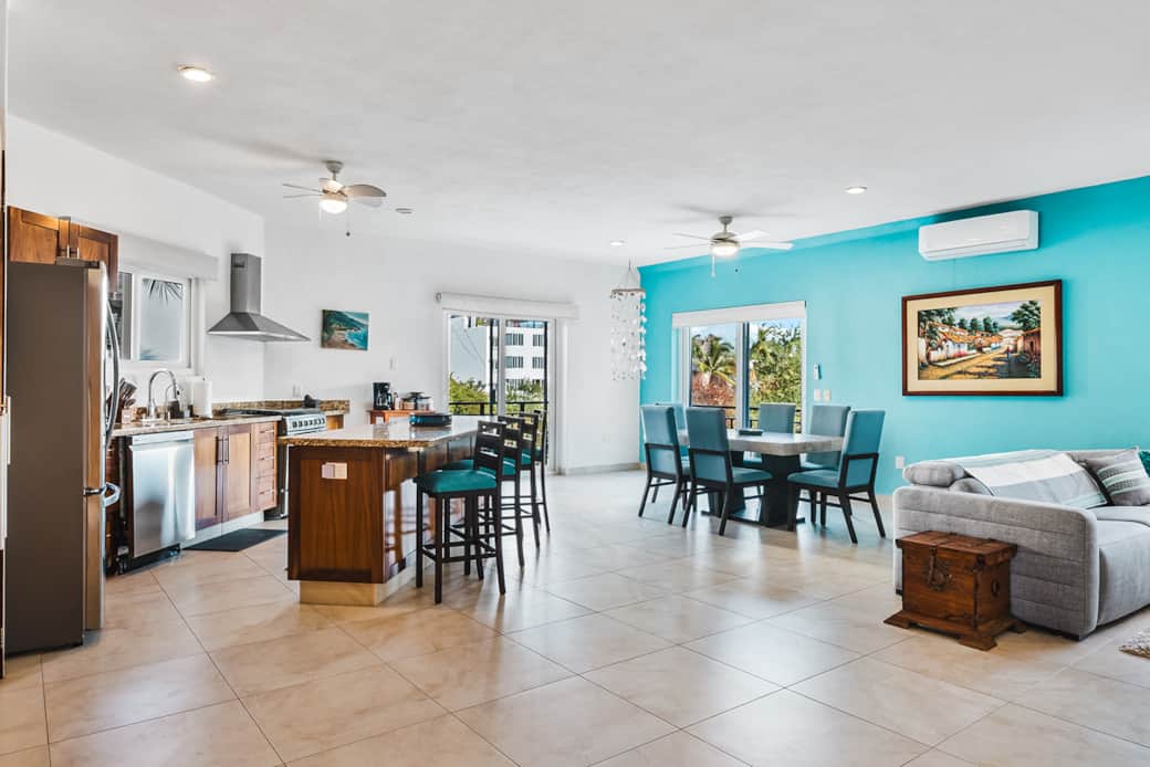 Expansive kitchen and dining areas Expansive kitchen and dining areas