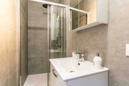 Salle de bain avec douche Salle de bain avec douche