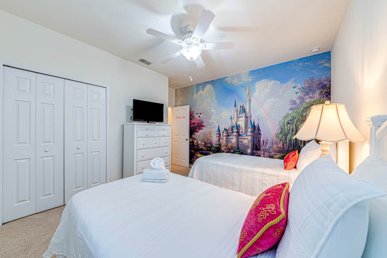 Twin Themed Bedroom 5