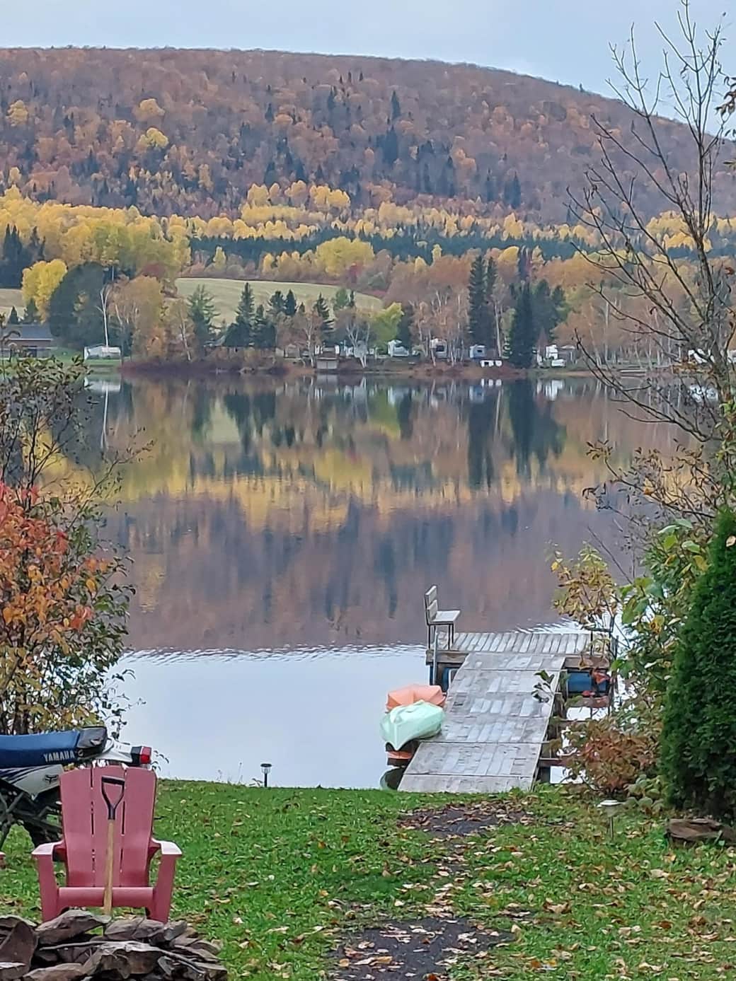 Quai et Lac tranquille