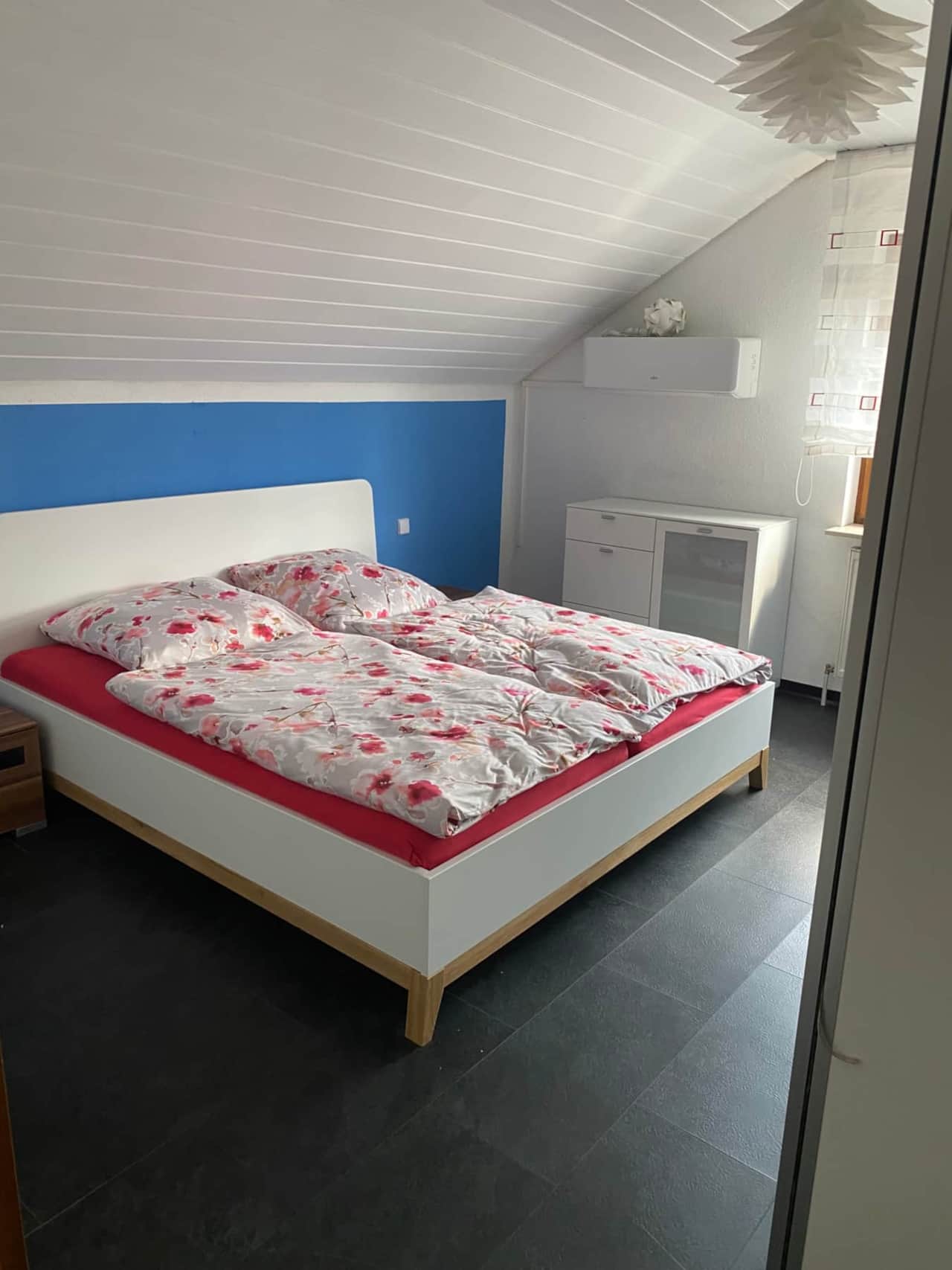 Neckarschleife - modernes Schlafzimmer