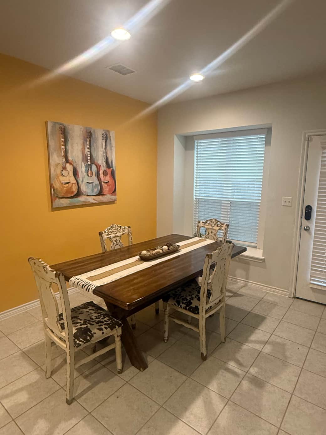 3-Dining Area