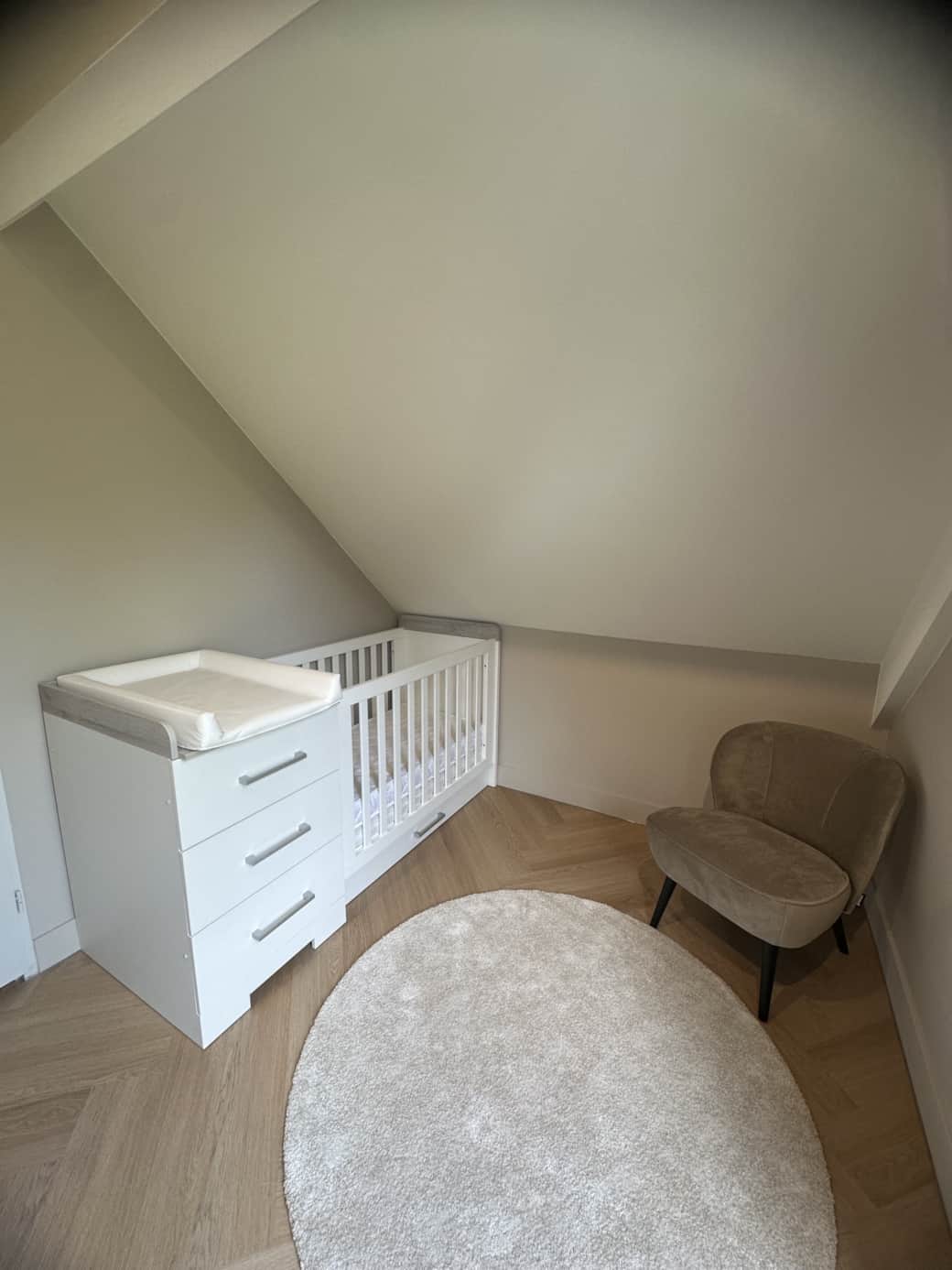 Wellness Escapes - Bedroom 2 - Baby Cot 