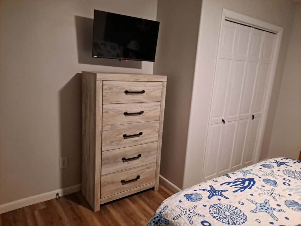 MB Dresser 2
