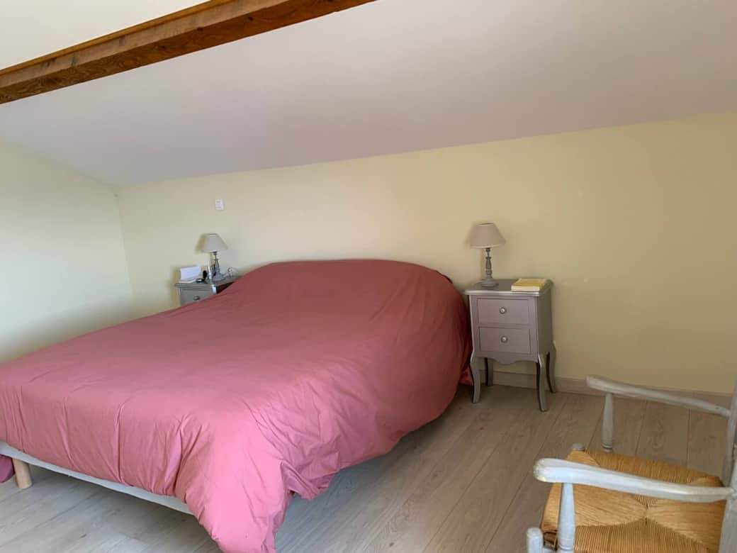 Très grande chambre vue sur mer , chauffée et climatisée, grand dressing ,fenêtre avec volet, WC au même niveau d 'étage . Très grande chambre vue sur mer , chauffée et climatisée, grand dressing ,fenêtre avec volet, WC au même niveau d 'étage .