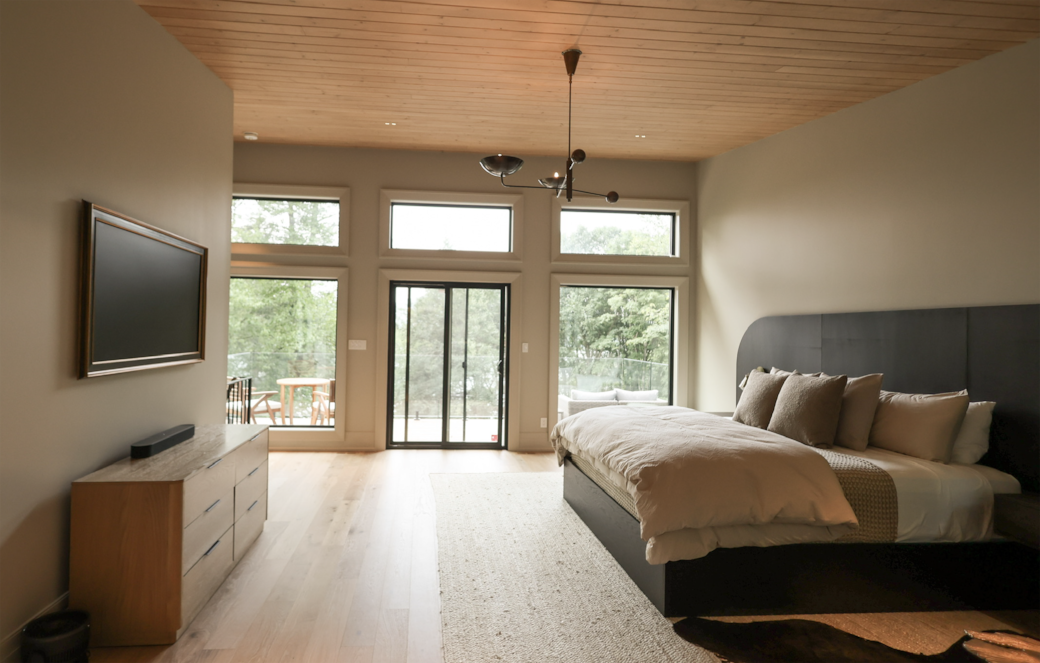 Lake view (King) Bedroom3