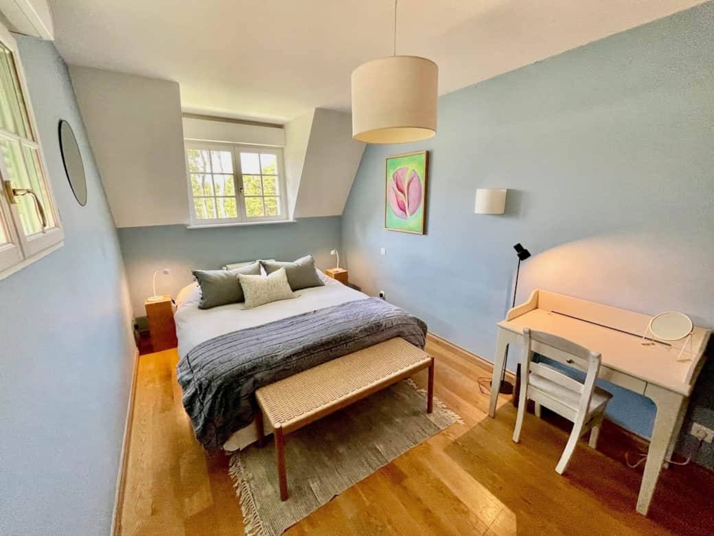 La seconde chambre avec son lit queen size