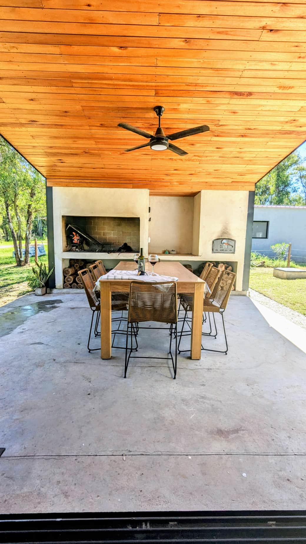 Patio c/ parrilla completa, ventilador de techo, pileta, casa de fin de semana Campo Timbó