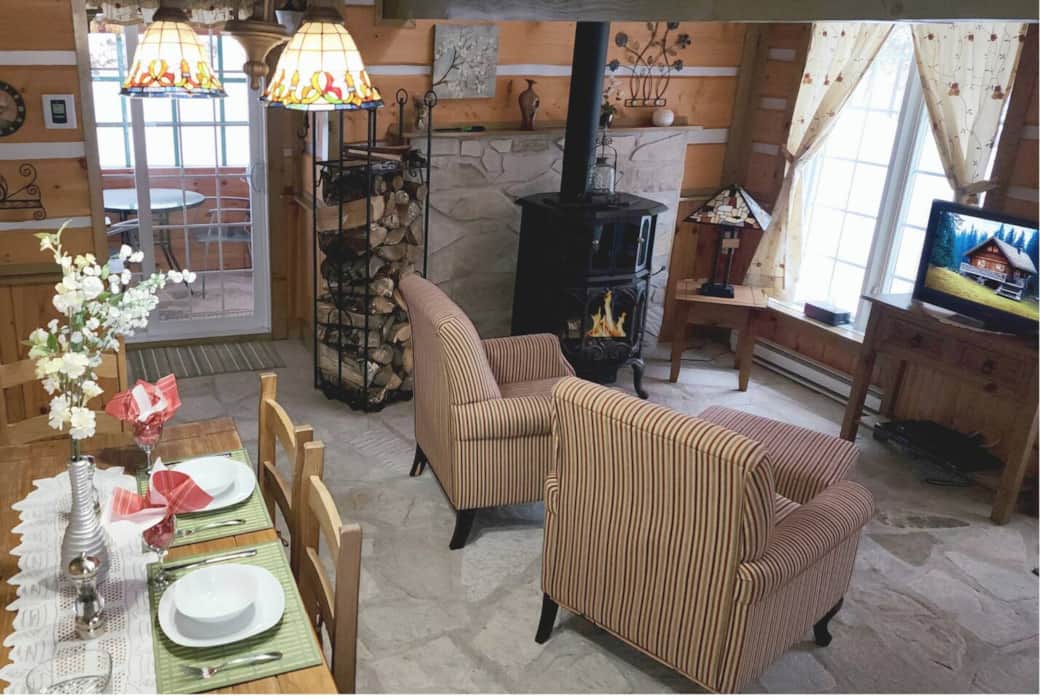 Salon, avec poêle à bois 