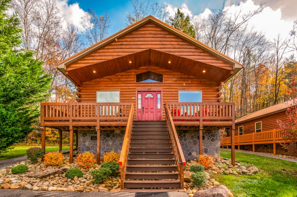 Welcome to Oak & Bear Lodge, beautifully landscaped in all seasons Welcome to Oak & Bear Lodge, beautifully landscaped in all seasons
