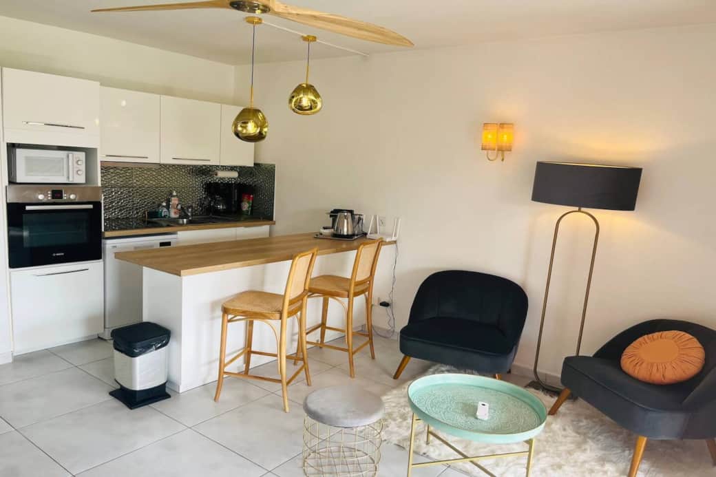 Kitchen open to the living room Kamaoli