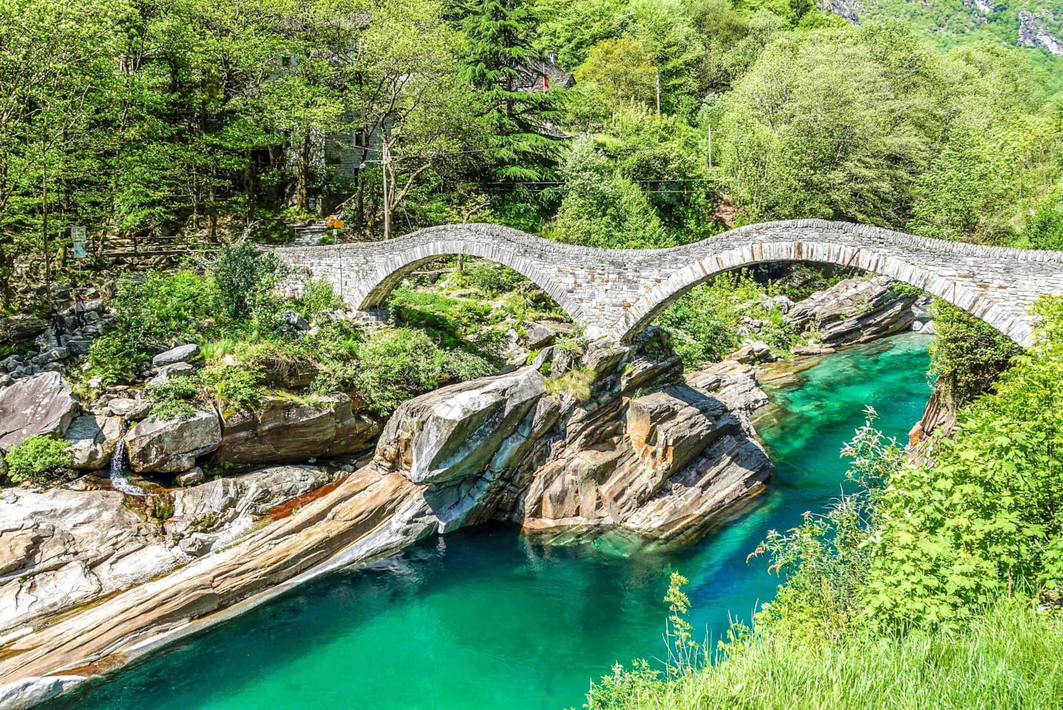 https://l.icdbcdn.com/oh/63ea9173-4e35-4492-bcaf-62f2cd3a7224.jpg?w=2080-3