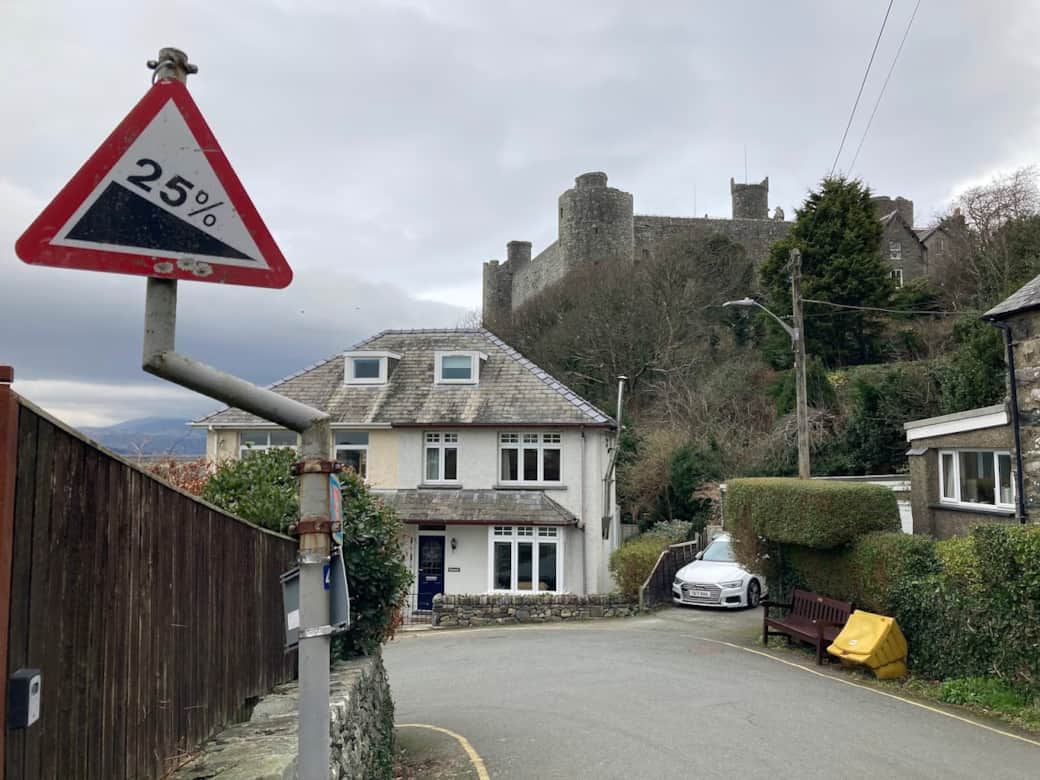 House+Castle+TwtilHillSign House+Castle+TwtilHillSign