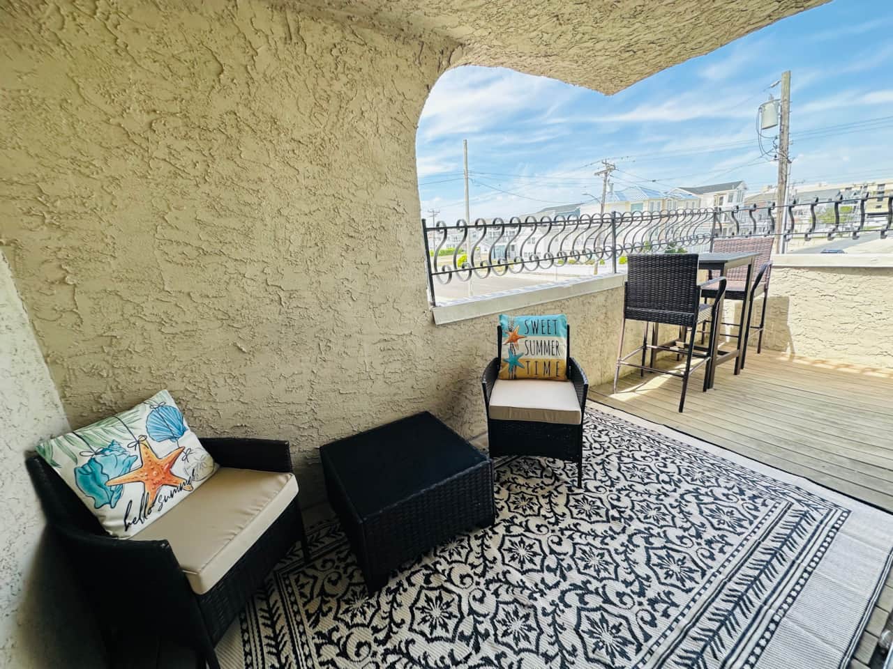 Private cozy deck off 2nd floor kitchen