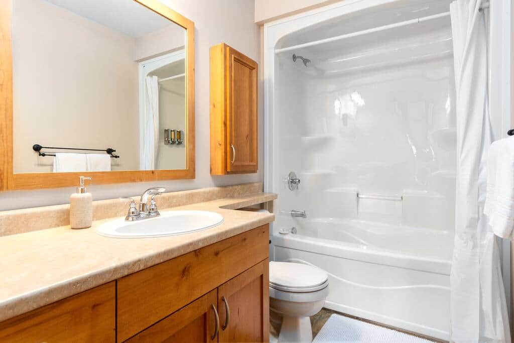 Upstairs Bathroom

Showers equipped with Shampoo/Conditioner/Body Wash Dispensers