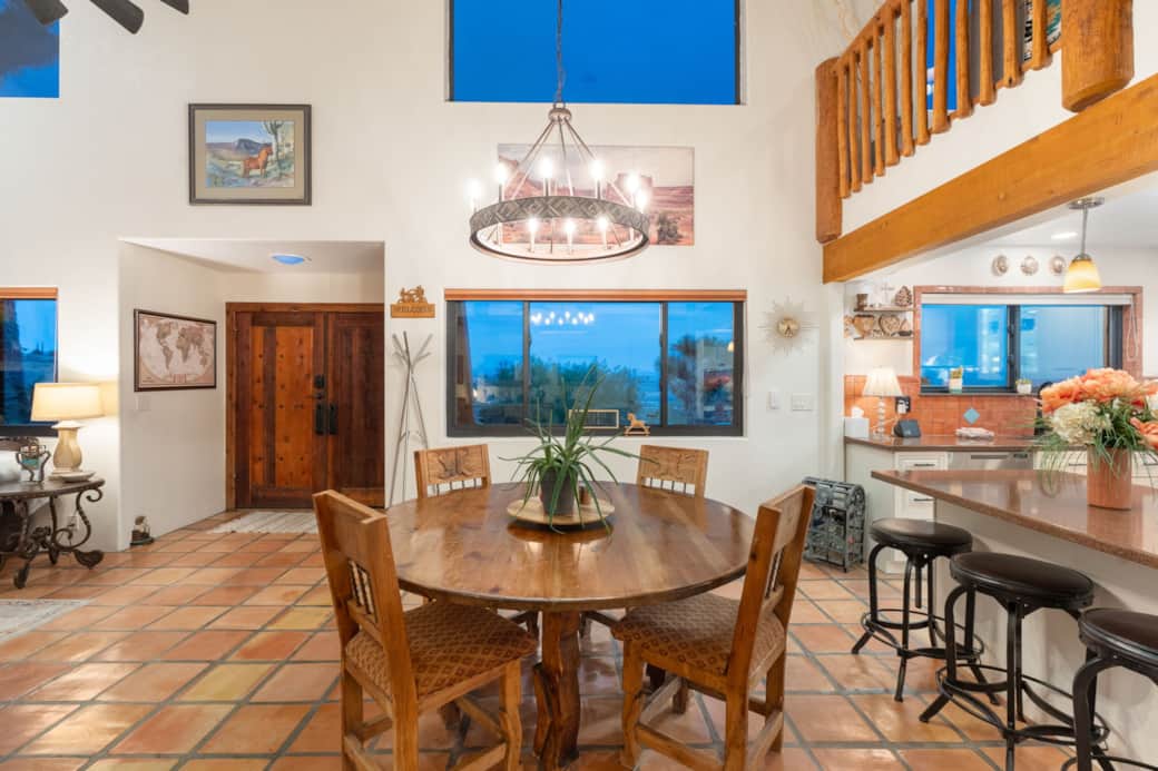 Plenty of space to make meals at home and enjoy scenic views of Sedona Red Rocks and Cottonwood 