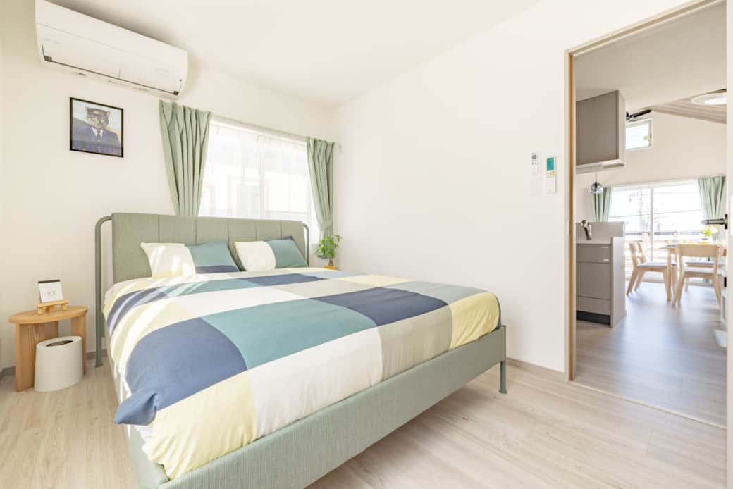 Airy bedroom checkered duvet