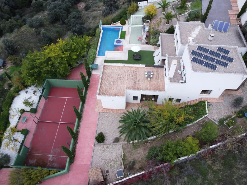 Vista desde Dron Piscina y Pádel