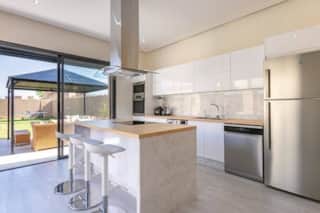 Villa Sanna, élégante avec piscine, jacuzzi & jeux — photo 16
