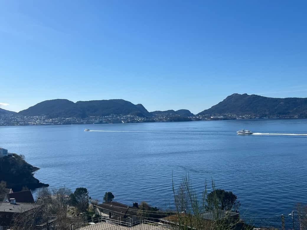 From the terrace, you can enjoy beautiful views of the main shipping channel. Bergen city center lie From the terrace, you can enjoy beautiful views of the main shipping channel. Bergen city center lie