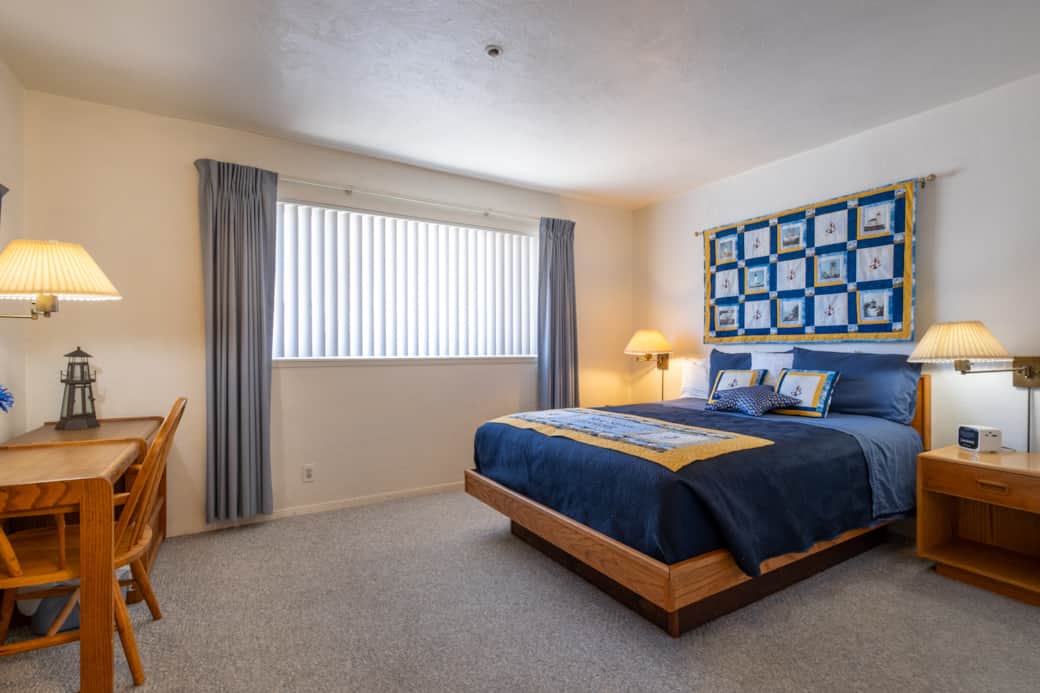 Large bedroom with Queen bed