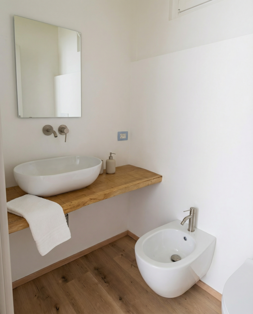 en-suite bathroom in Ortigia 2