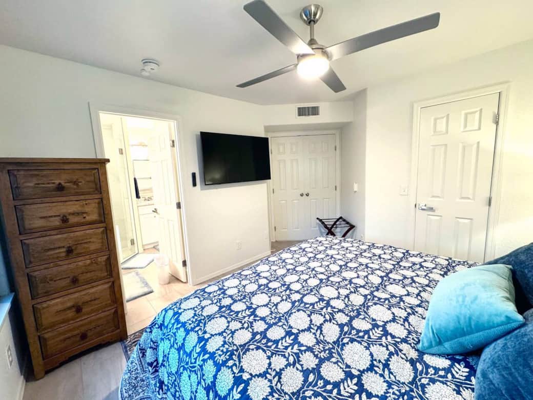 The master has a 55" TV, brand new Serta mattress, new bedding, and a full bath with walk-in shower The master has a 55" TV, brand new Serta mattress, new bedding, and a full bath with walk-in shower