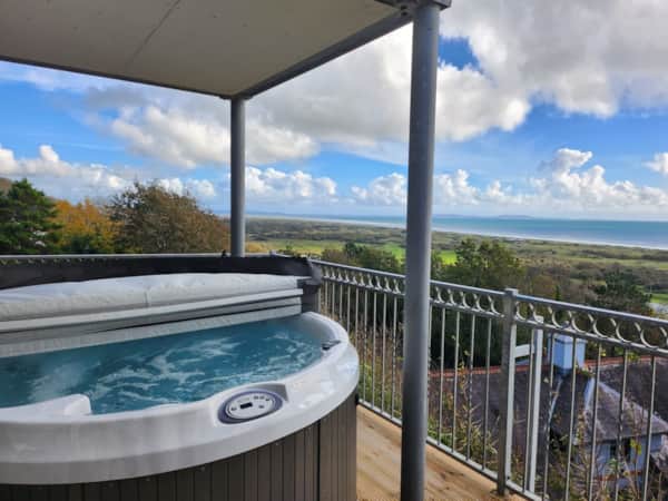 The Lookout - Superb Holiday Apartment - Hot Tub