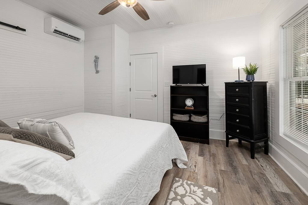 King bedroom with en suite