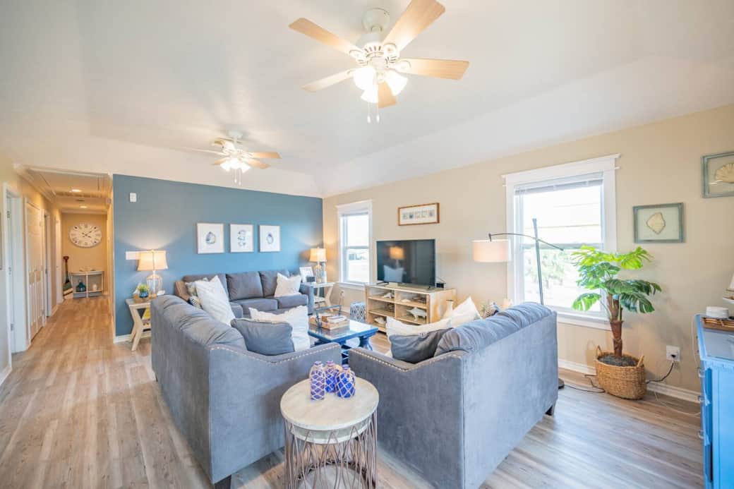 The family room offers comfy seating for 8, one of the sofas is a queen sofa bed!