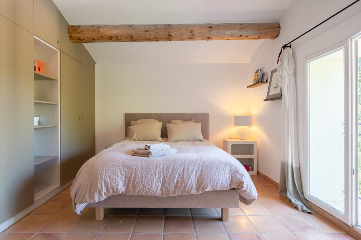 Provençal farmhouse & padel court swimming pool AC