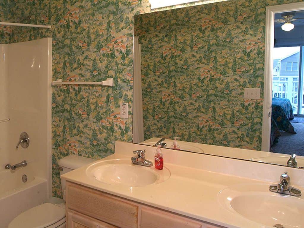 Upstairs Bath off Double