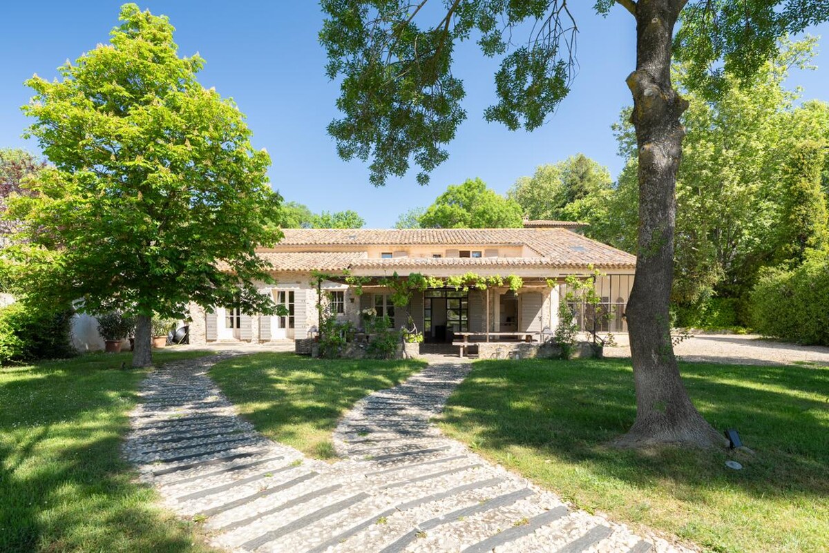 Provençal farmhouse & padel court swimming pool AC