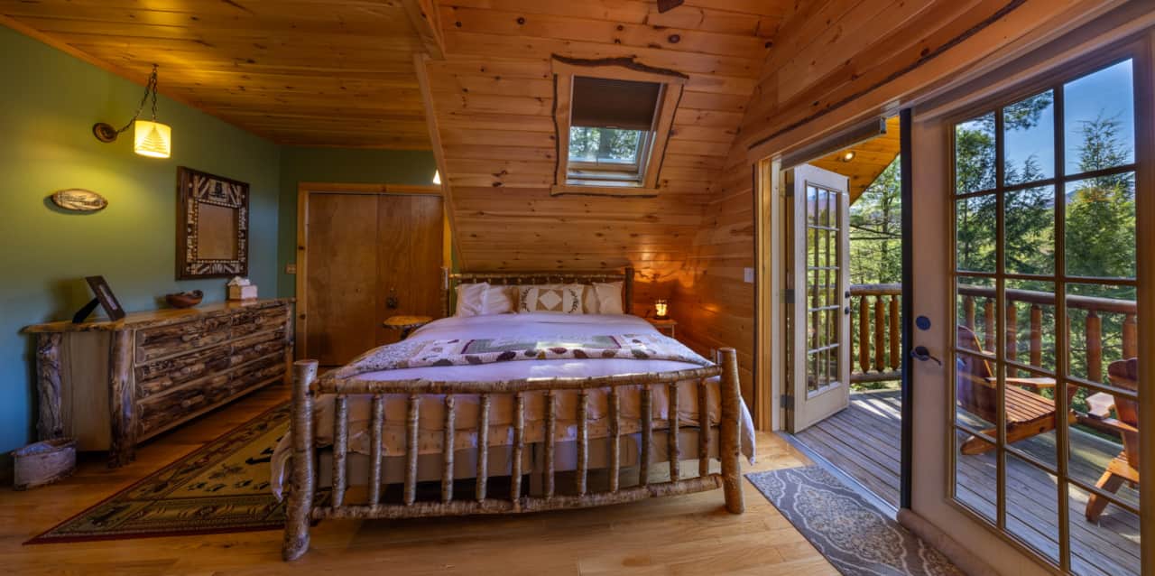 Wilmington Range Chalet bedroom reshoot April 2025-02 Panorama (1)_4000px