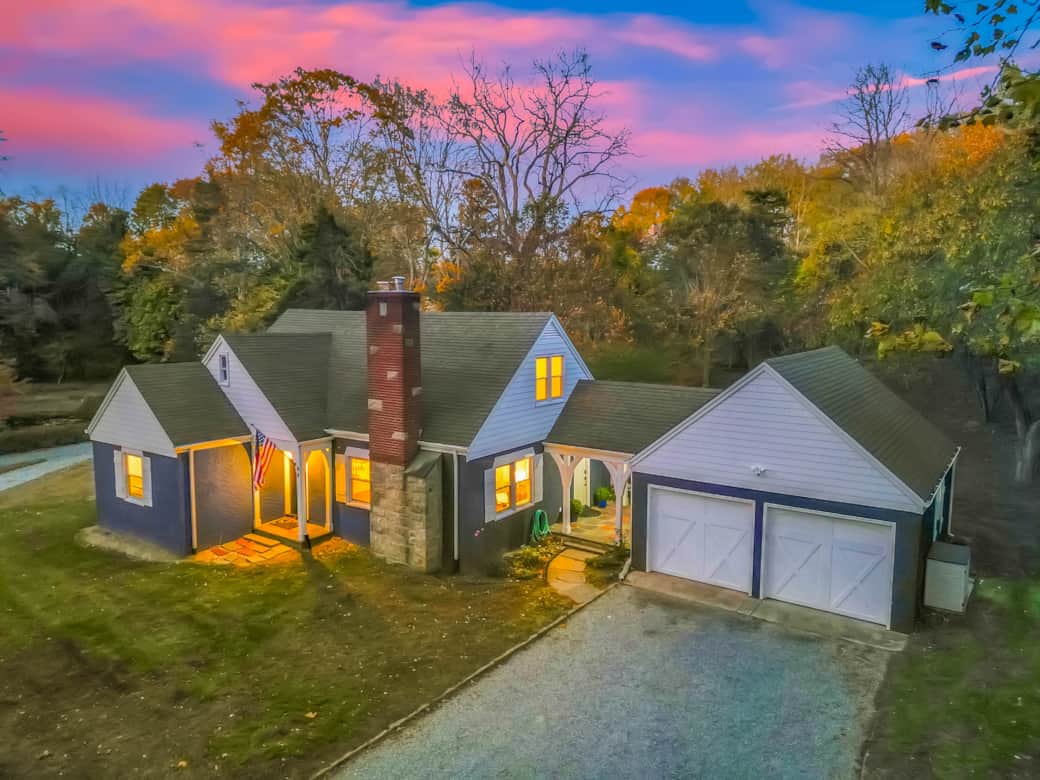 83 North Country Road-112 83 North Country Road-112