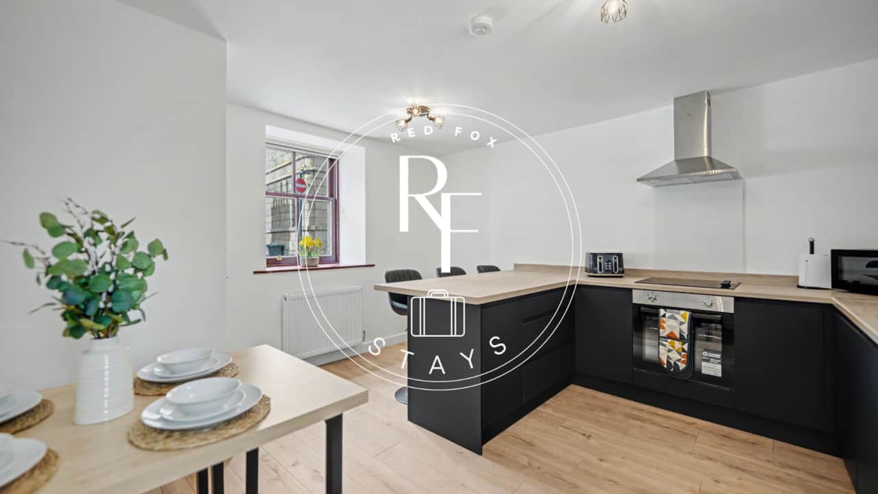 5 Fully Equipped Kitchen - with Microwave, oven, dishwasher, washing machine, fridge freezer, and ov