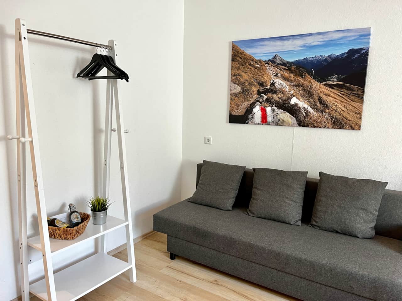 Auf dem Sofa kannst du dich nach einem ereignisreichen Tag zurücklehnen.