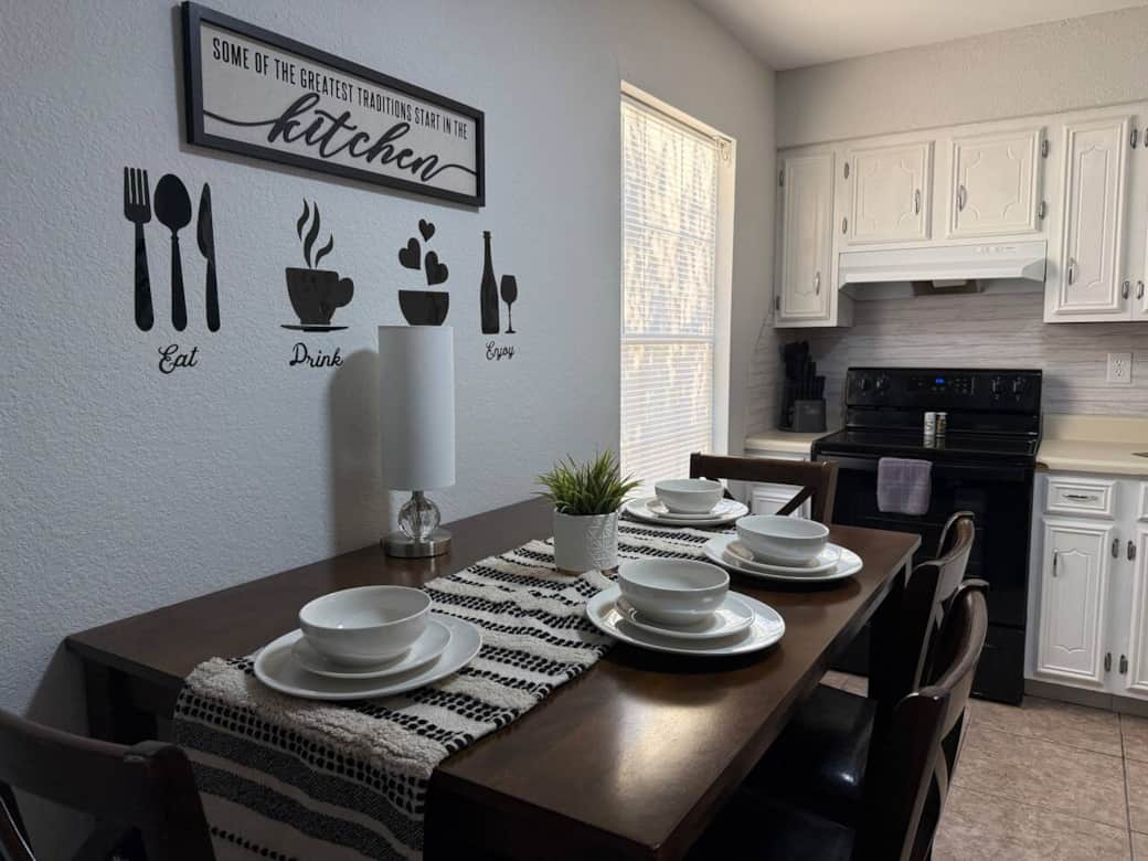 High dinning table set for 4. High chairs as well. 