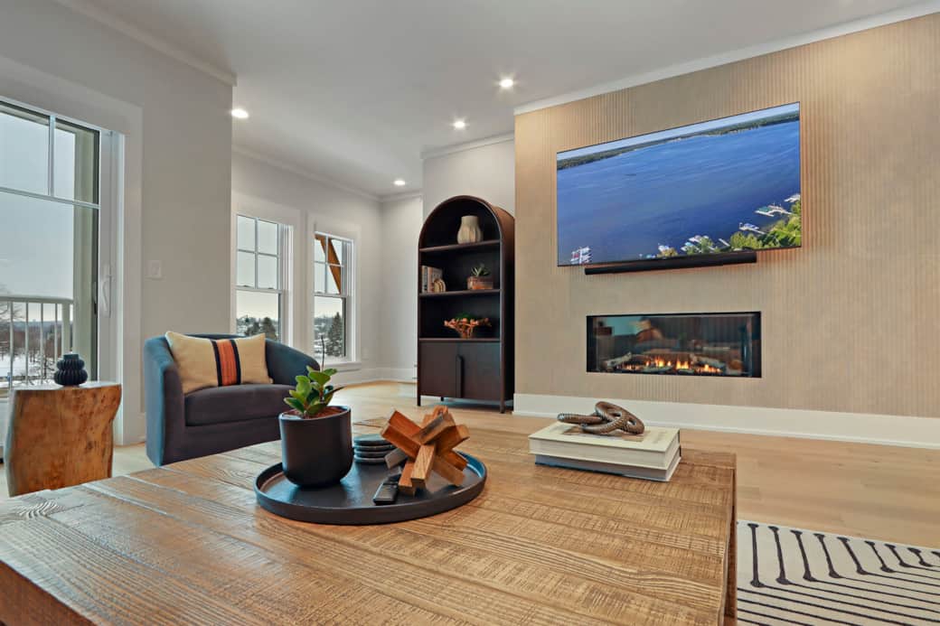 Living room (2nd floor)