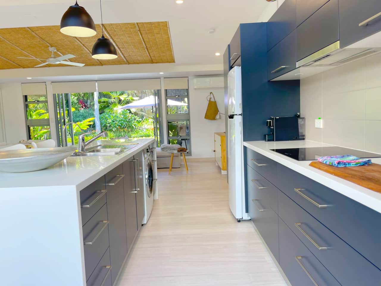 Tula Suite modern kitchen and breakfast bar
