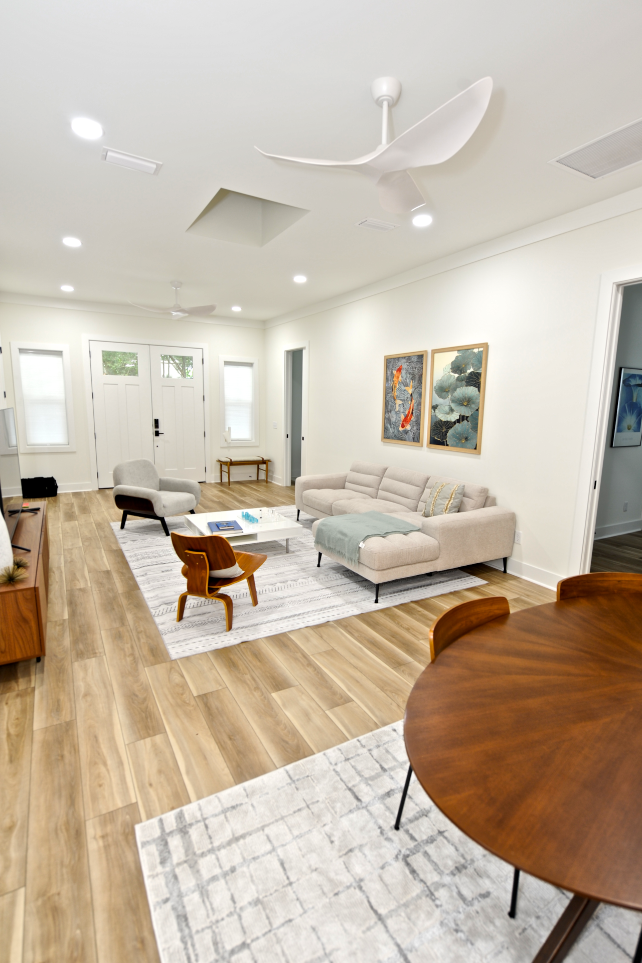 313 N 9th St - Living Area 2