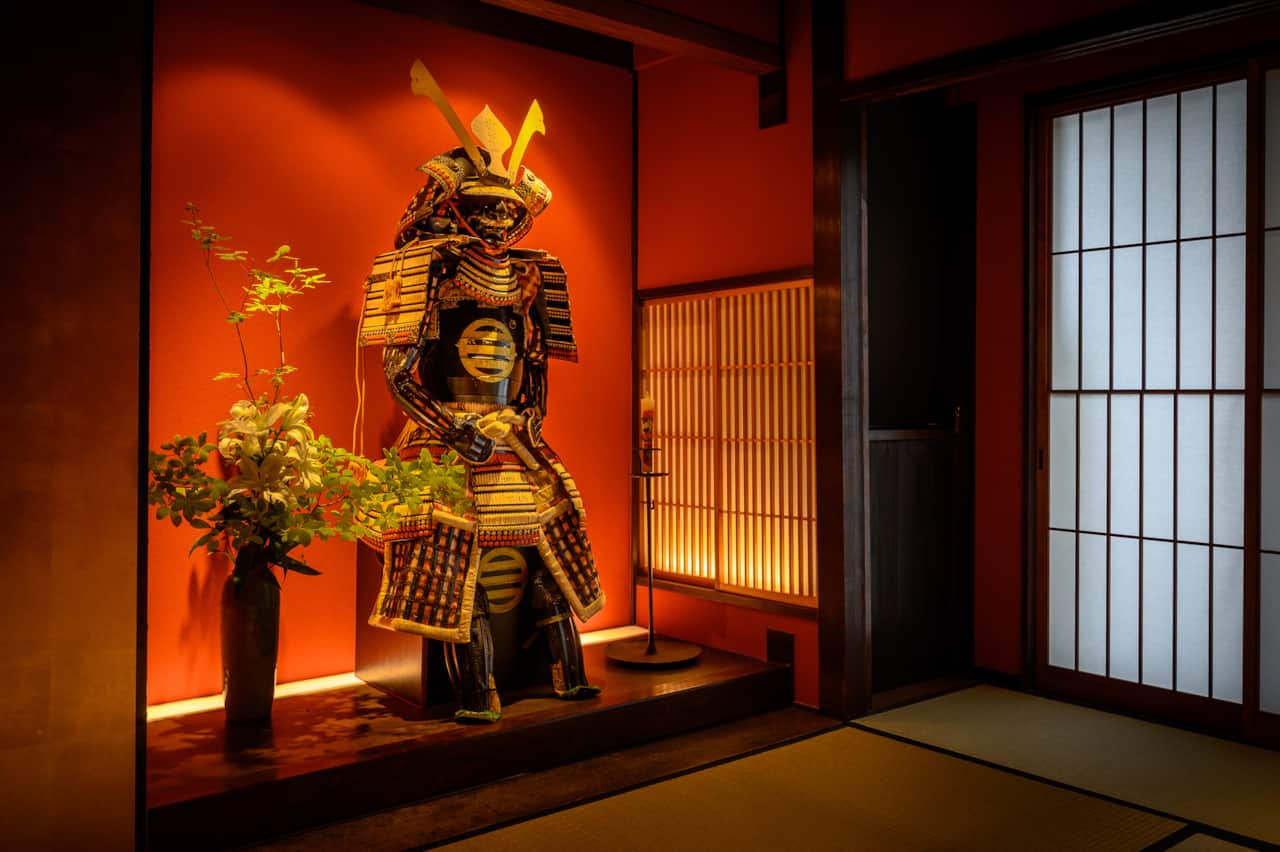 Samurai Tom dans le Tokonoma (alcôve) du rez-de-chaussée.