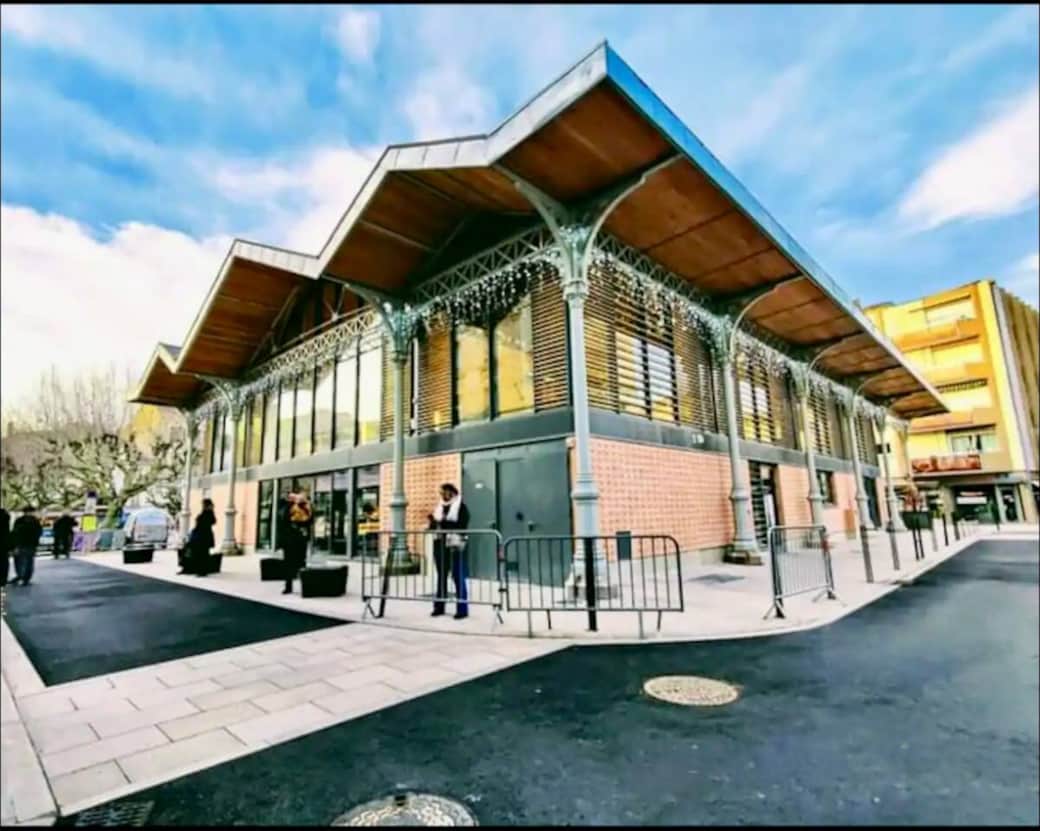 The marche couvert  (covered market)