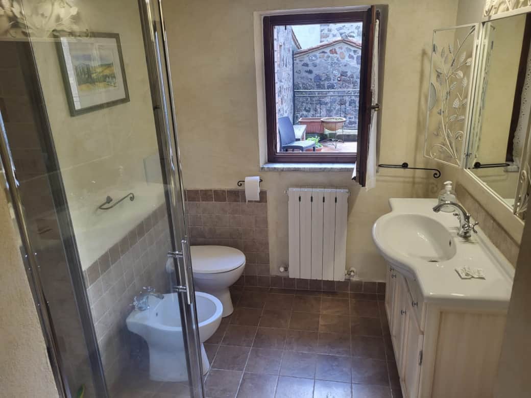 Bagno piano terra con doccia