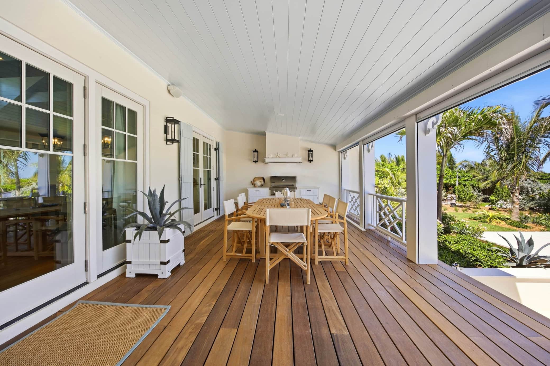 Outdoor Dining & Grill